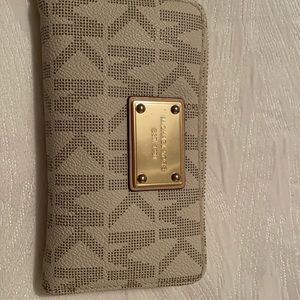 Michael koors wristlet with beige strap